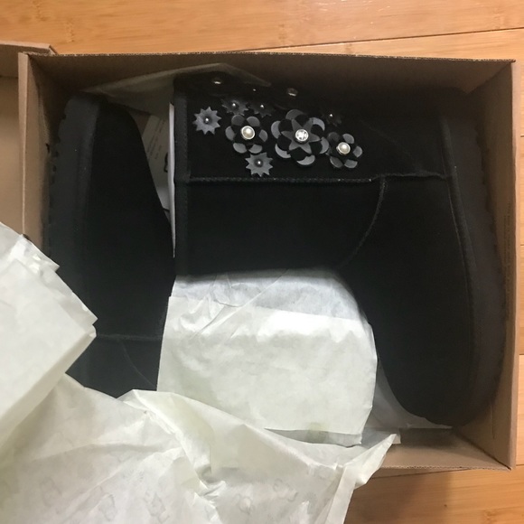 Ugg Boots - Picture 3 of 7